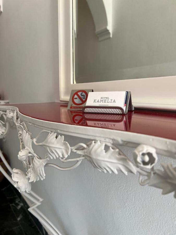 ספצס Kamelia Hotel מראה חיצוני תמונה